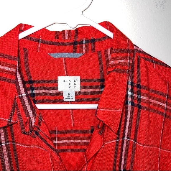 A New Day Women’s Red Plaid Long Sleeved Button Down Size Medium - Picture 4 of 6